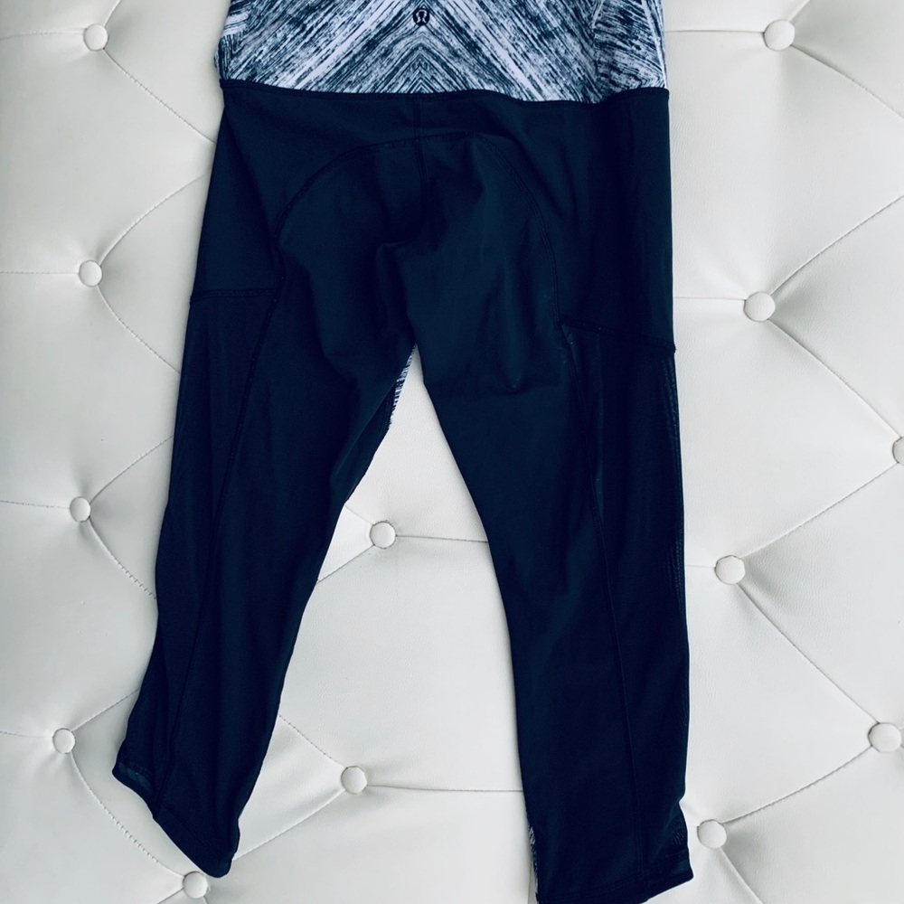 Lululemon Athletica white/ black Capri leggings - Picture 8 of 10